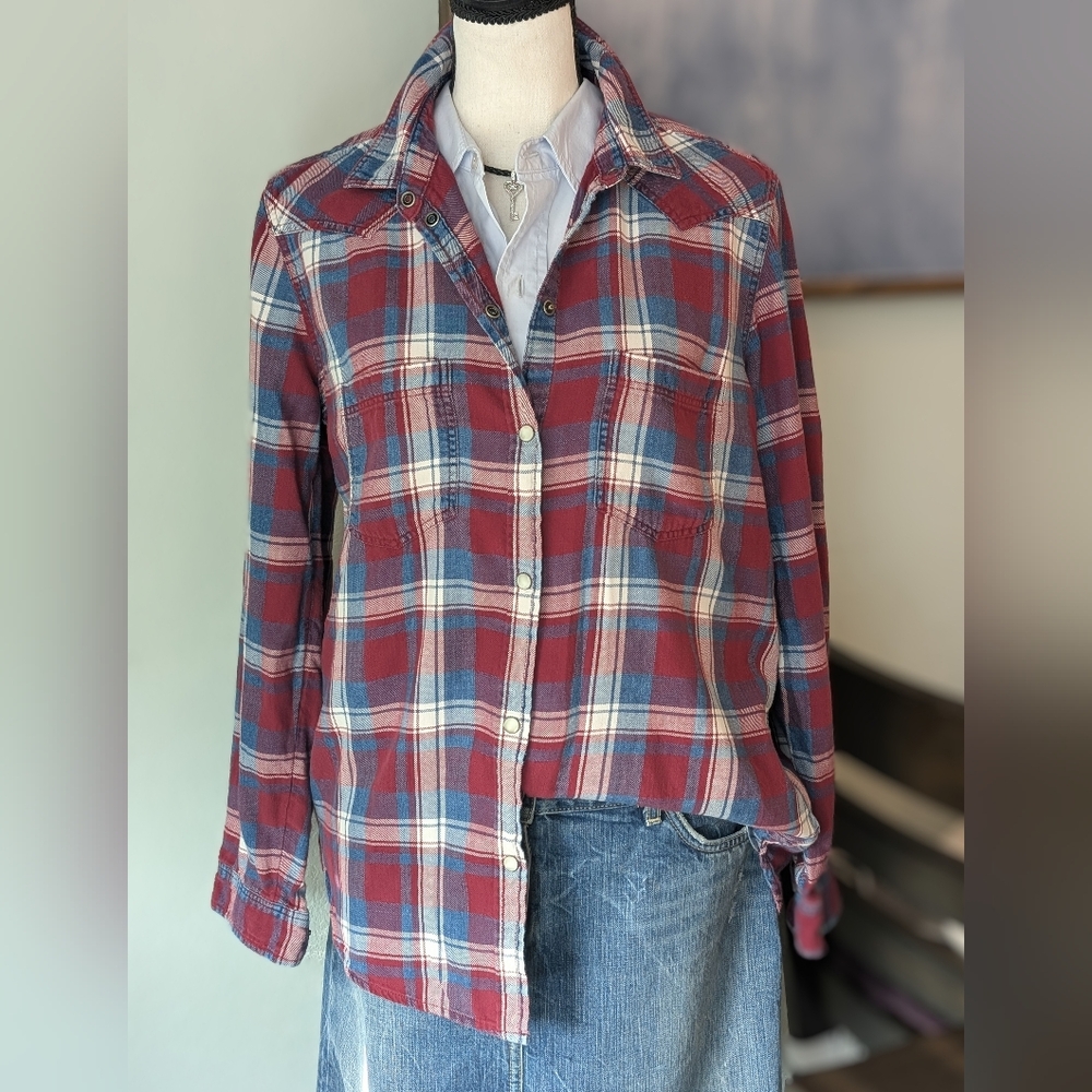 American Eagle Outfitters Red and Blue Plaid Shirt